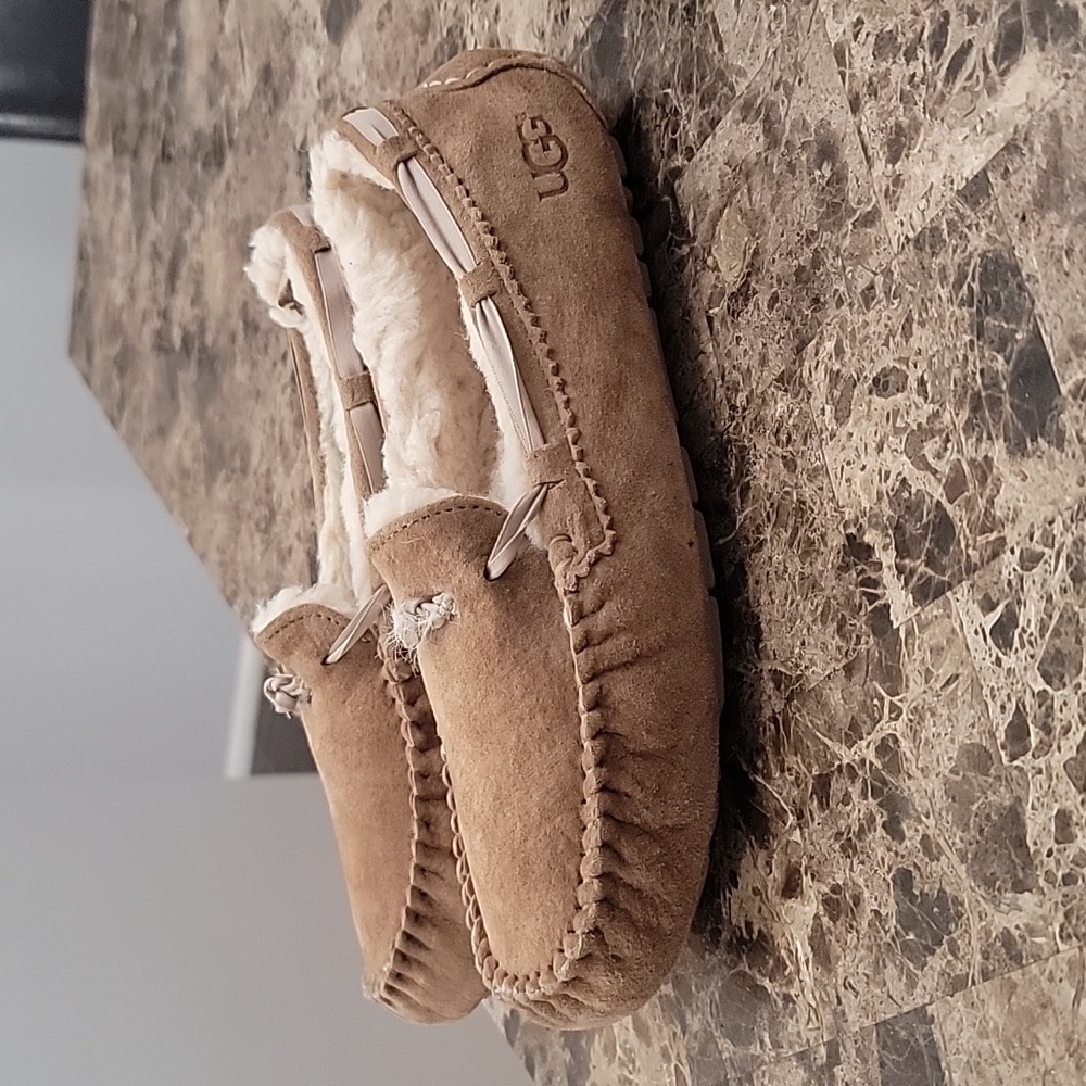 UGG Dakota Pom Pom Slip on Brown 1019015-CHE Slippers Size 1019015